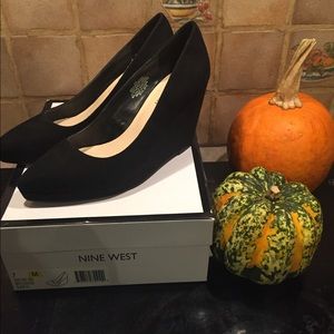 Nine West Black Wedge pump 7m